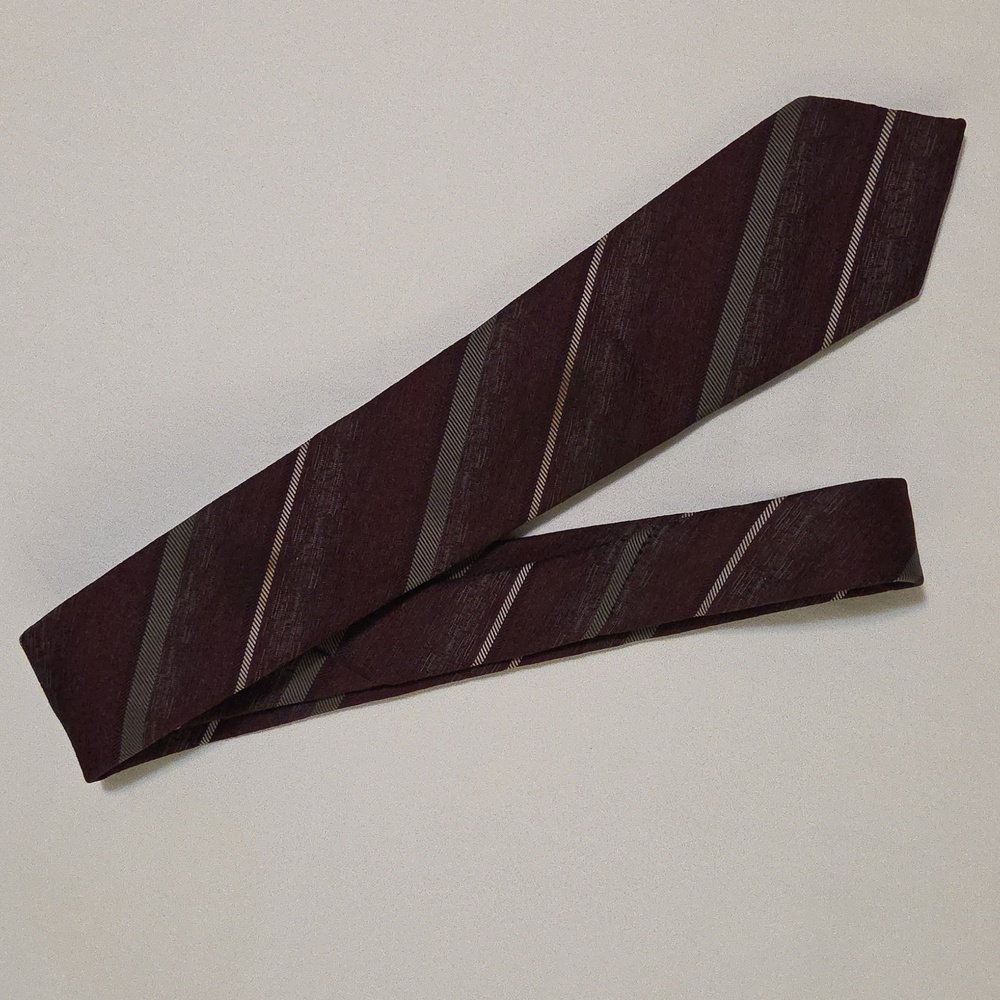 Vintage 1970s Sanatee California polyester/silk tie 3"